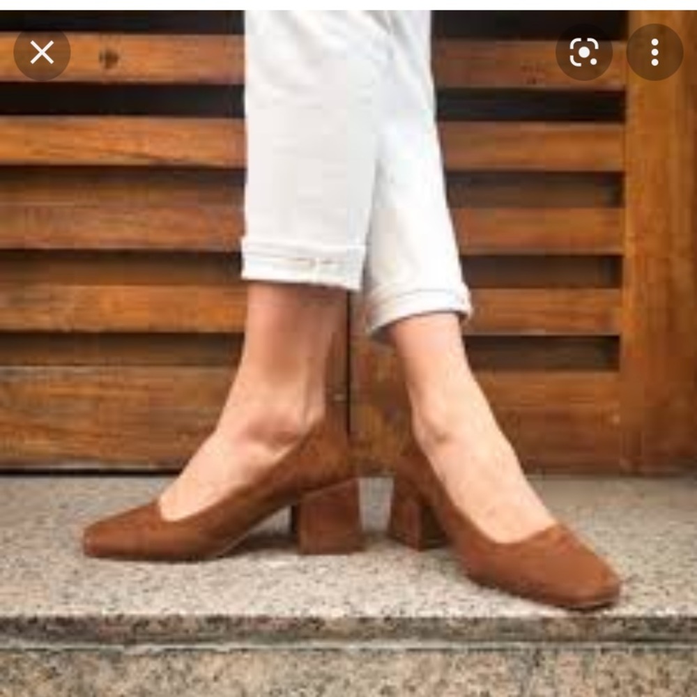 LOQ villa suede pump